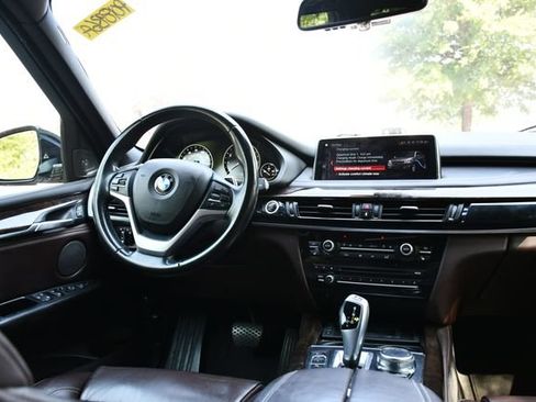 Used 2018 BMW X5 xDrive40e AWD/4WD image 17