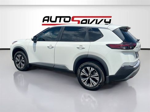 Used 2023 Nissan Rogue SV image 5