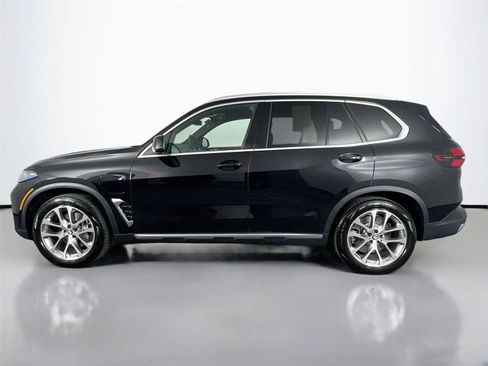 Used 2026 BMW X5 xDrive50e w/ Premium Package AWD/4WD image 3