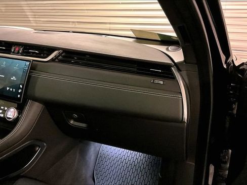 Certified 2025 Jaguar F-PACE R-Dynamic S image 25