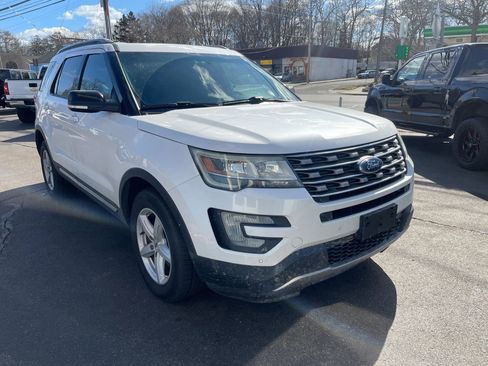 Used 2016 Ford Explorer XLT w/ Equipment Group 202A image 7