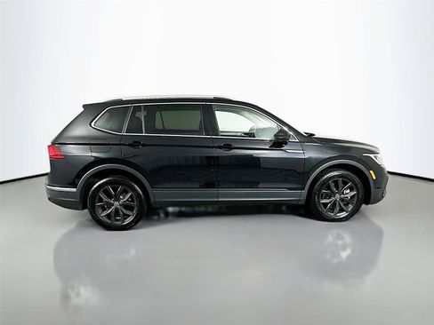 Used 2024 Volkswagen Tiguan SE AWD/4WD image 17