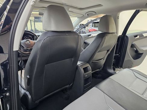 Used 2016 Volkswagen Jetta SEL Premium FWD image 25