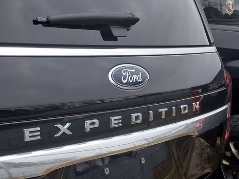 Used 2023 Ford Expedition Platinum image 5