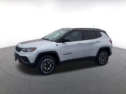 Used 2025 Jeep Compass Trailhawk AWD/4WD image 8