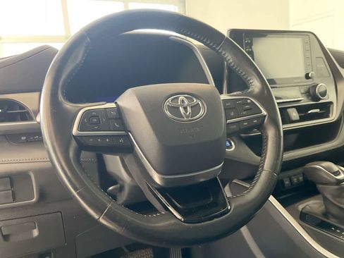Used 2020 Toyota Highlander XLE image 14