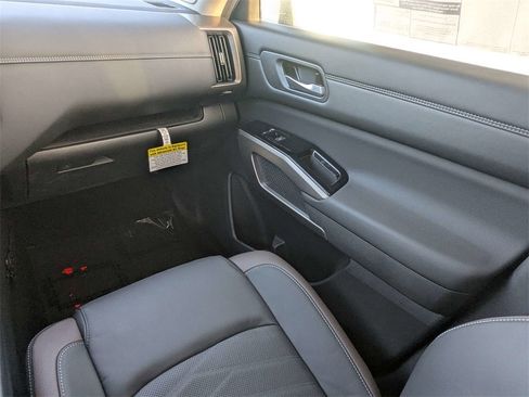 New 2025 Nissan Pathfinder Platinum w/ Black Appearance Package image 19