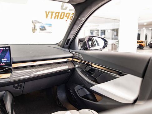 Used 2025 BMW M5 w/ Carbon Package image 38