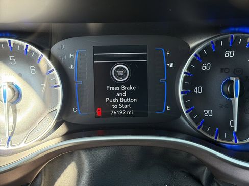 Used 2023 Chrysler Voyager LX image 3