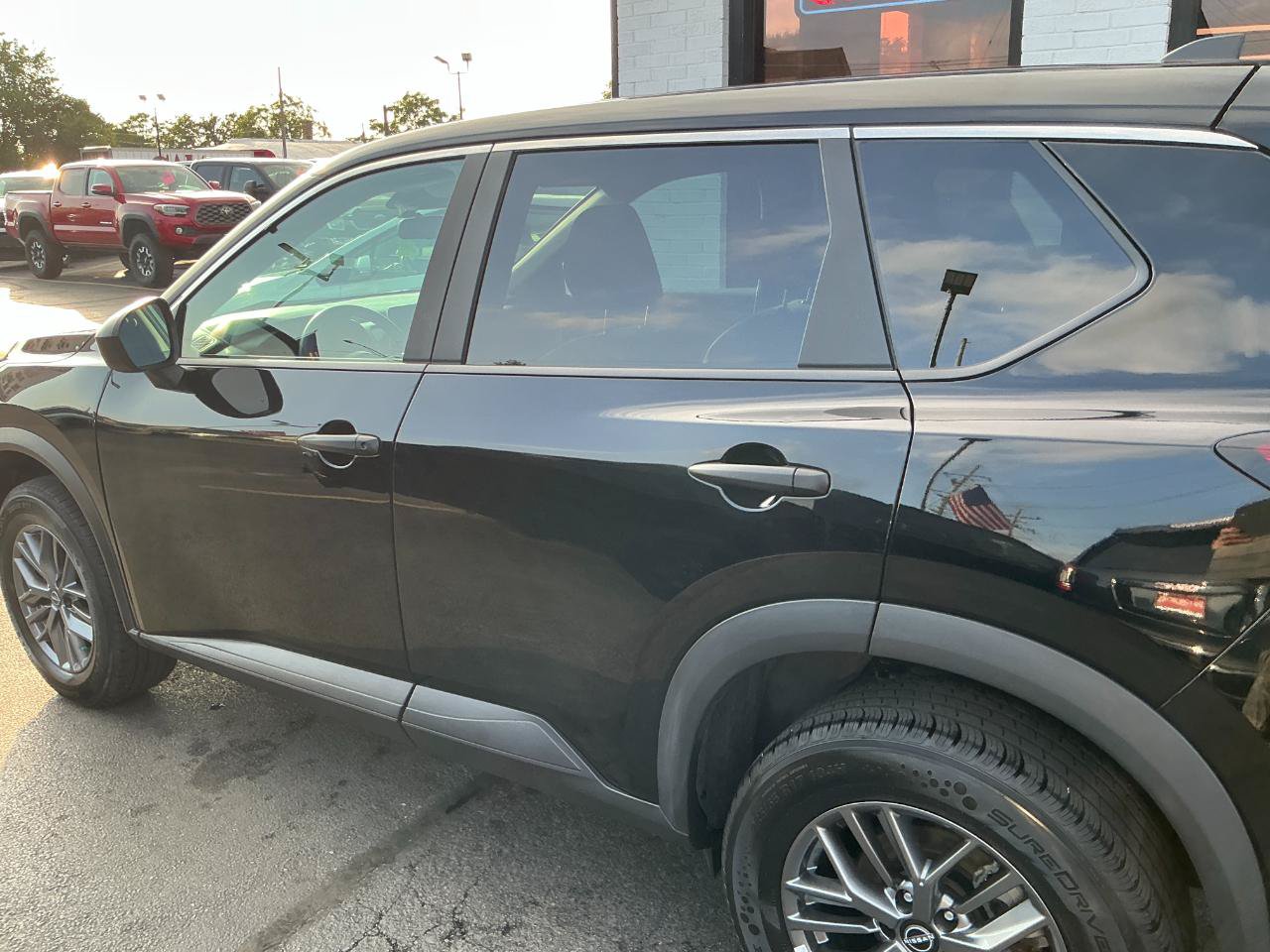 Used 2024 Nissan Rogue S AWD/4WD image 27
