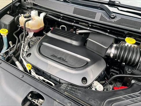 Used 2023 Chrysler Pacifica Limited FWD image 33