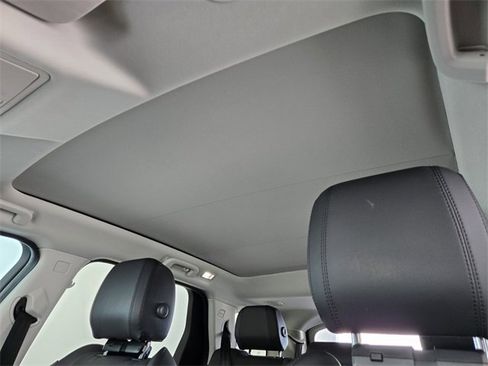 Certified 2023 Land Rover Discovery Sport SE image 11