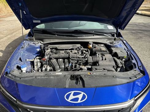 Used 2024 Hyundai Elantra SEL image 18