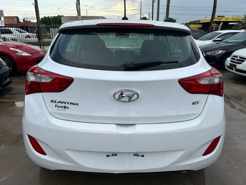 Used 2017 Hyundai Elantra GT FWD image 4