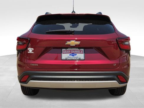 Used 2025 Chevrolet Trax LT w/ LT Convenience Package FWD image 7