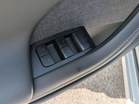 Used 2022 Tesla Model S AWD/4WD image 18