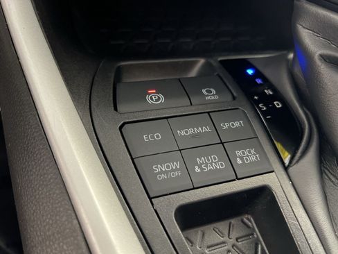 Used 2025 Toyota RAV4 LE AWD/4WD image 33
