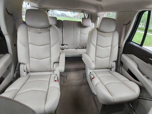 Used 2016 Cadillac Escalade Luxury RWD image 32