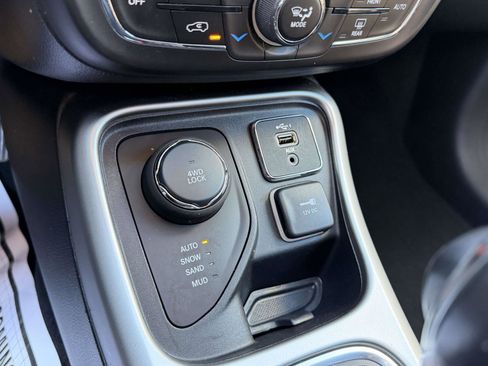 Used 2021 Jeep Compass Latitude w/ Convenience Group image 32