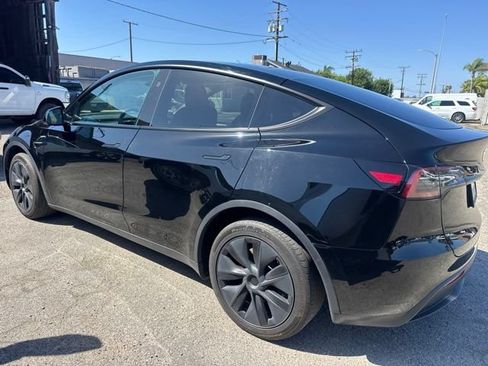 Used 2024 Tesla Model Y 2WD image 8