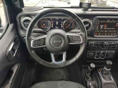 Used 2020 Jeep Gladiator Overland image 16