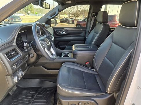 Used 2022 GMC Yukon SLT w/ SLT Premium Package image 9