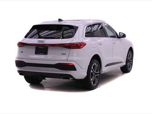 Certified 2025 Audi Q5 Premium w/ Convenience Package AWD/4WD image 4