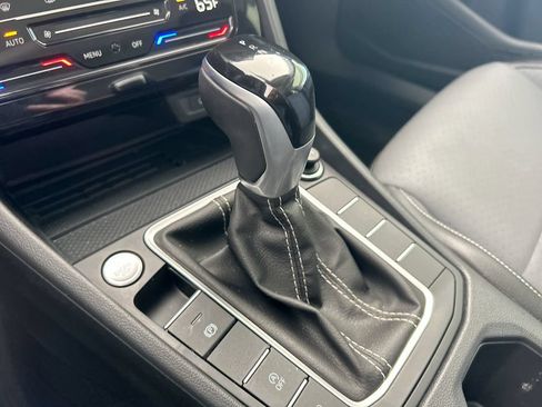 Certified 2025 Volkswagen Jetta SE FWD image 24