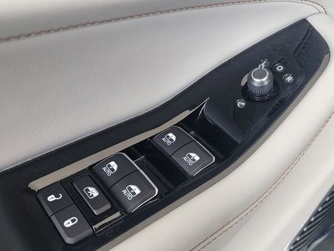 Used 2023 Jeep Grand Cherokee L Overland w/ Rear Seat Video Group I image 13