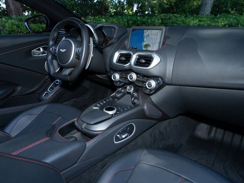 Used 2023 Aston Martin V8 Vantage Roadster image 17