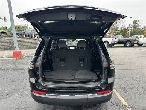 Used 2024 Jeep Grand Cherokee L Limited w/ Luxury Tech Group II image 9
