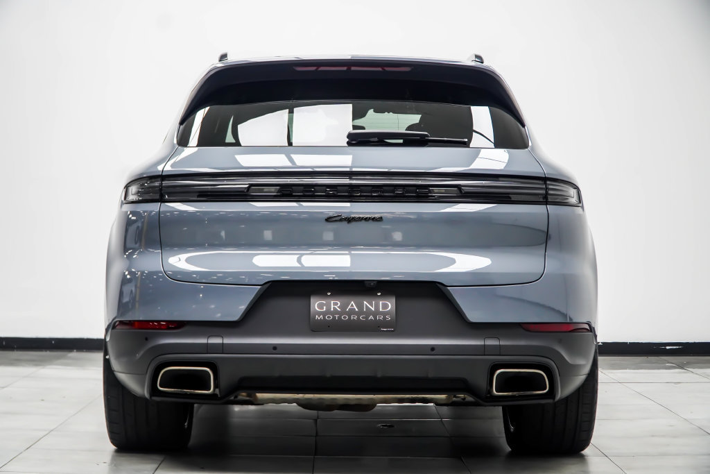 Used 2024 Porsche Cayenne AWD/4WD image 17