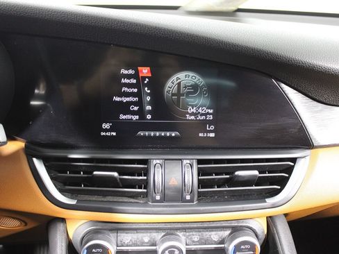 Used 2018 Alfa Romeo Giulia RWD image 22