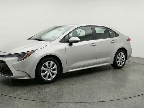 Used 2025 Toyota Corolla LE FWD image 3