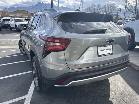 New 2026 Chevrolet Trax LT w/ Driver Confidence Package image 3