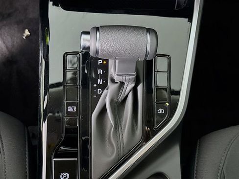 Used 2025 Kia Niro LX image 18