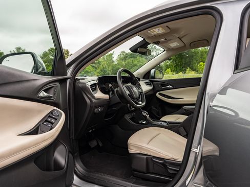 Used 2024 Buick Encore GX Sport Touring FWD image 17