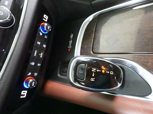 Used 2018 Buick Enclave Avenir w/ Avenir Technology Package AWD/4WD image 17