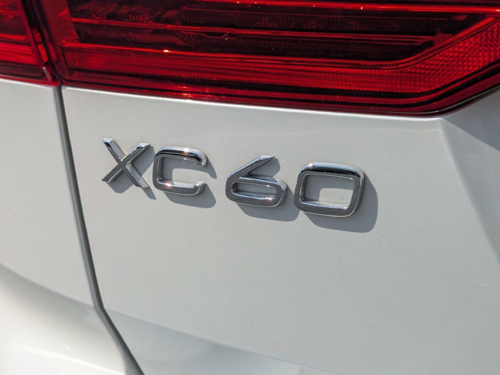 Used 2024 Volvo XC60 B5 Plus w/ Protection Package Premier AWD/4WD image 16