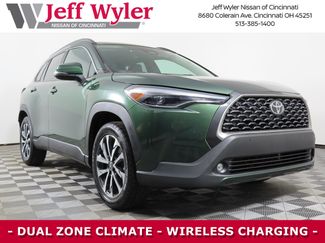 Used 2024 Toyota Corolla Cross XLE video 1