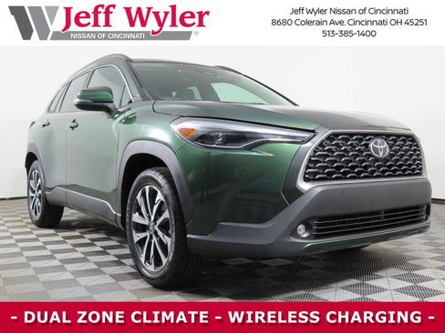 Used 2024 Toyota Corolla Cross XLE image 1