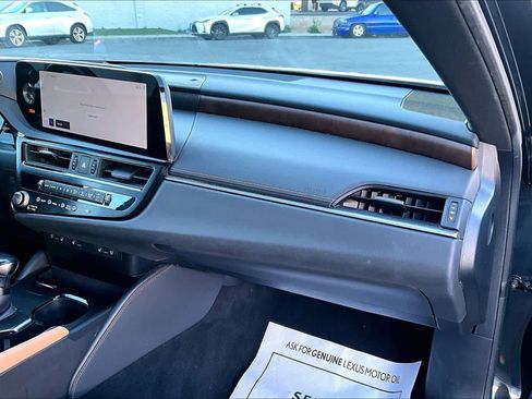 Used 2024 Lexus ES 300h w/ Premium Package image 19