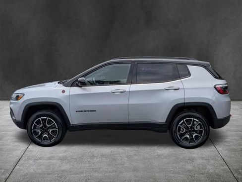 Used 2025 Jeep Compass Trailhawk AWD/4WD image 8