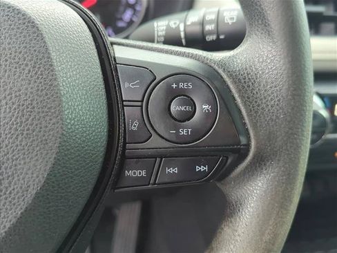 Used 2021 Toyota RAV4 XLE w/ Convenience Package FWD image 16