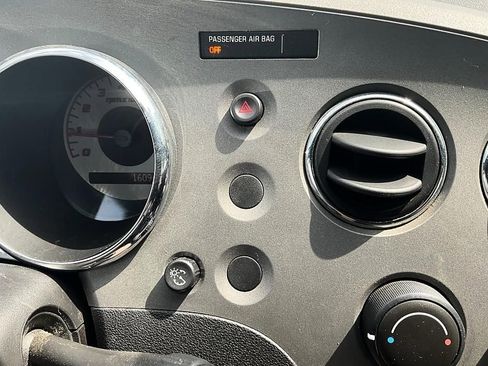 Used 2008 Pontiac Solstice Convertible RWD image 16