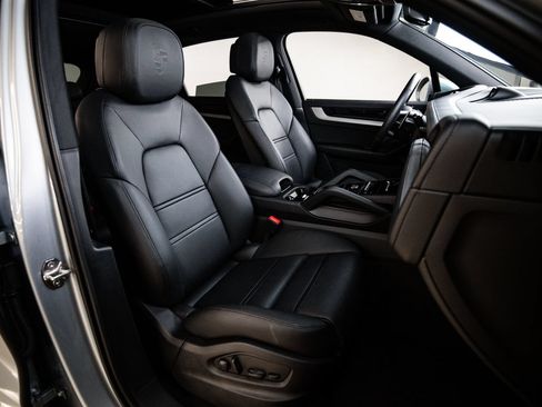 Used 2026 Porsche Cayenne S AWD/4WD image 30