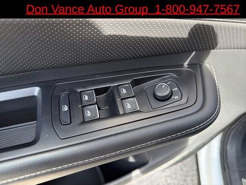 Used 2025 Volkswagen Atlas SE FWD image 11