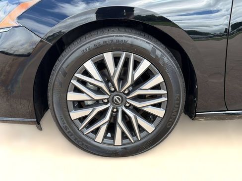 Used 2024 Nissan Altima 2.5 SV FWD image 11
