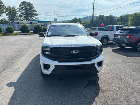 Used 2025 Ford Expedition Max Active RWD image 3