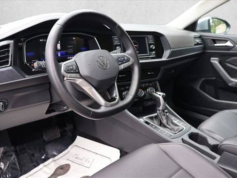 Used 2024 Volkswagen Jetta SE FWD image 10